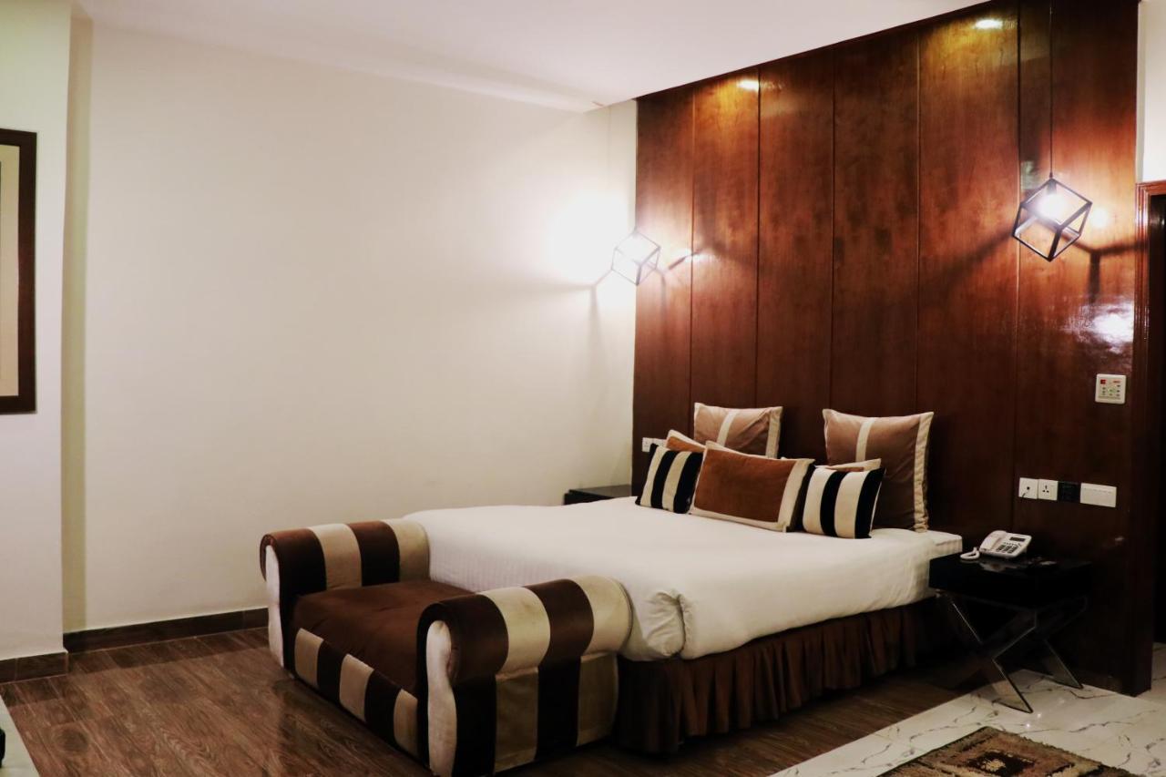 Hilton Suites Лахор Экстерьер фото