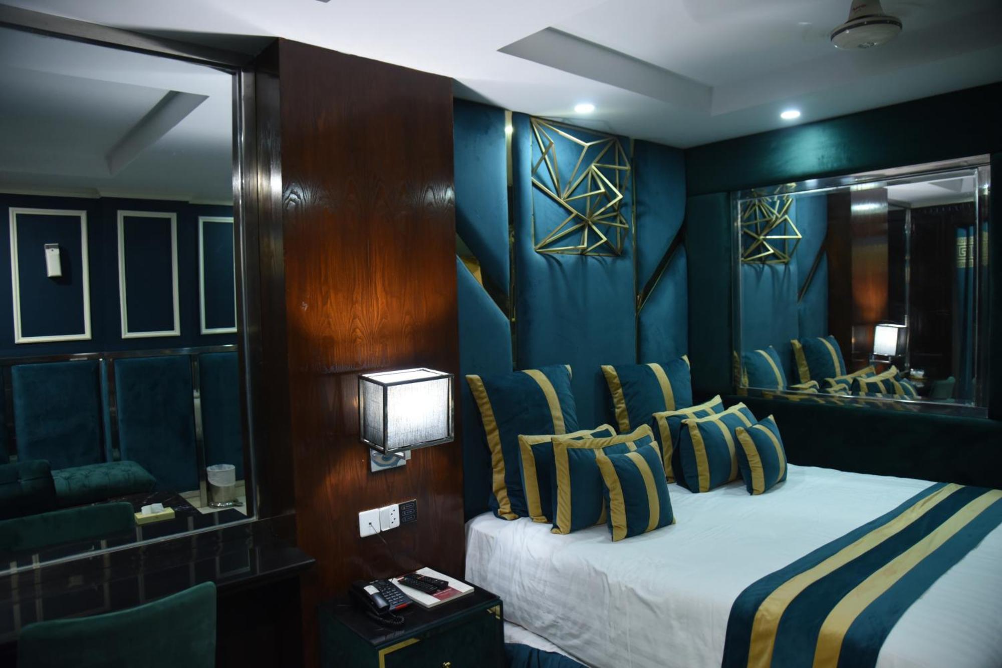 Hilton Suites Лахор Экстерьер фото